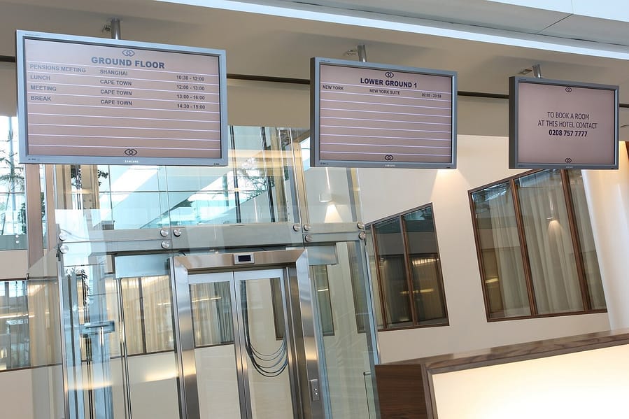 Digital signage for hotels | Digital signage screens near lifts.