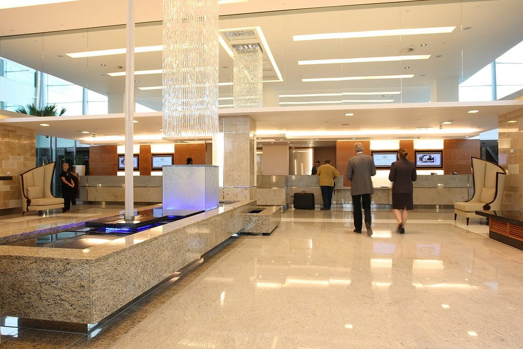 Digital signage for hotels | Hotel lobby with digital signage screens.