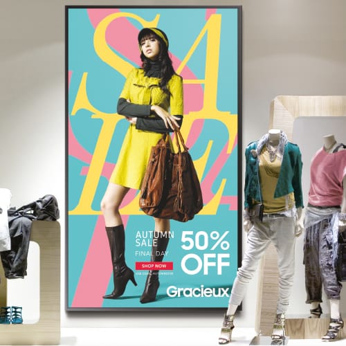 http://Retail%20Digital%20Signage%20|%20Samsung%20digital%20signage%20screen%20in%20the%20window%20of%20a%20clothing%20retail%20store